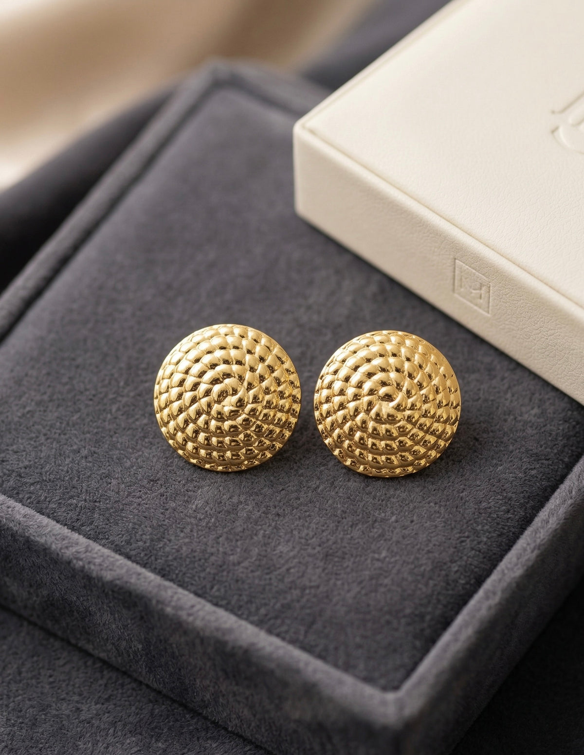 Palazzo Gold Studs